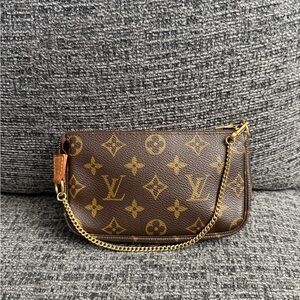 Louis Vuitton Bucket Pouch